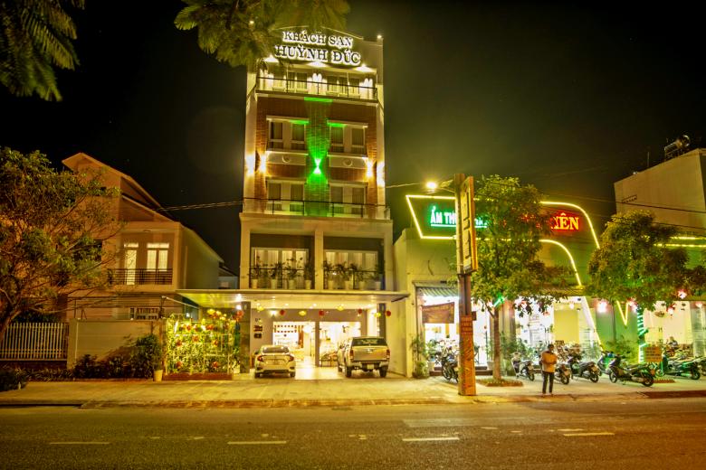 KHÁCH SẠN HUỲNH ĐỨC